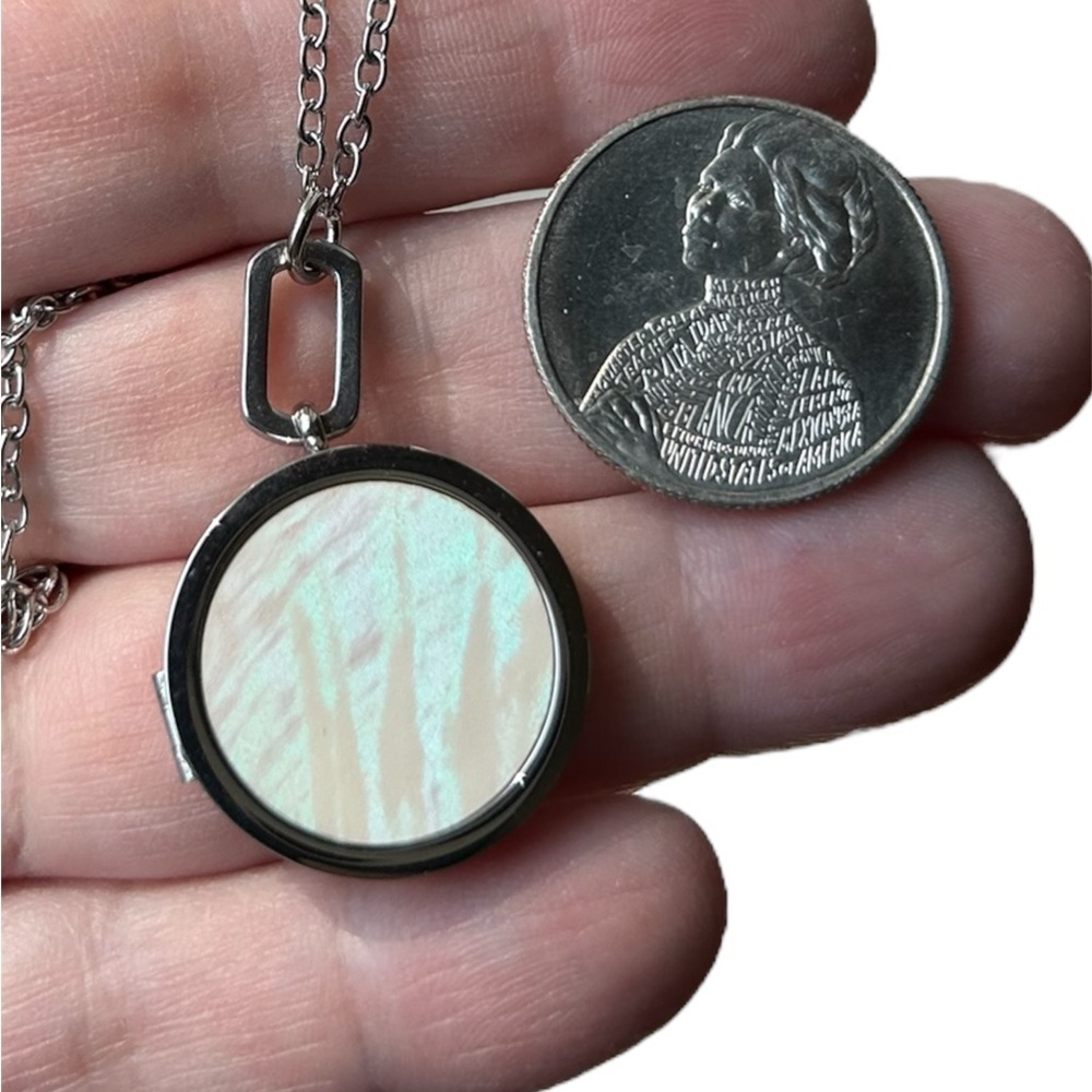 New Shell Inlaid Silver Locket - Picture 4 of 4